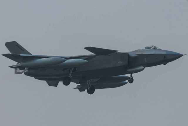 殲60戰(zhàn)機試飛震驚世界,殲-60戰(zhàn)機試飛震驚世界，航空新時代的里程碑